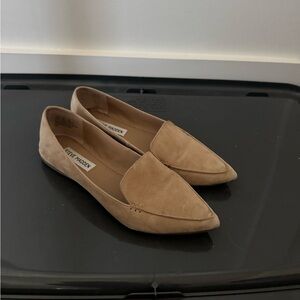 Size 7 Steve Madden loafer style flats